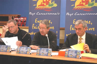 de gauche à droite : M. Sylvestre, présiden de la chambre des métiers, M. André Durand, trésorier et raporteur du Pays et M. Jean-Claude Pérez
